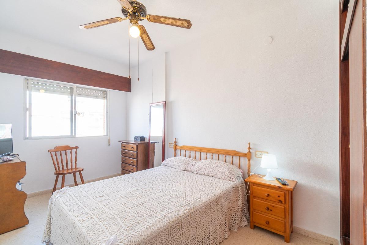 For sale - 3 Bedroom 1 Bathroom Flat in Torrevieja - Centro  - Alicante