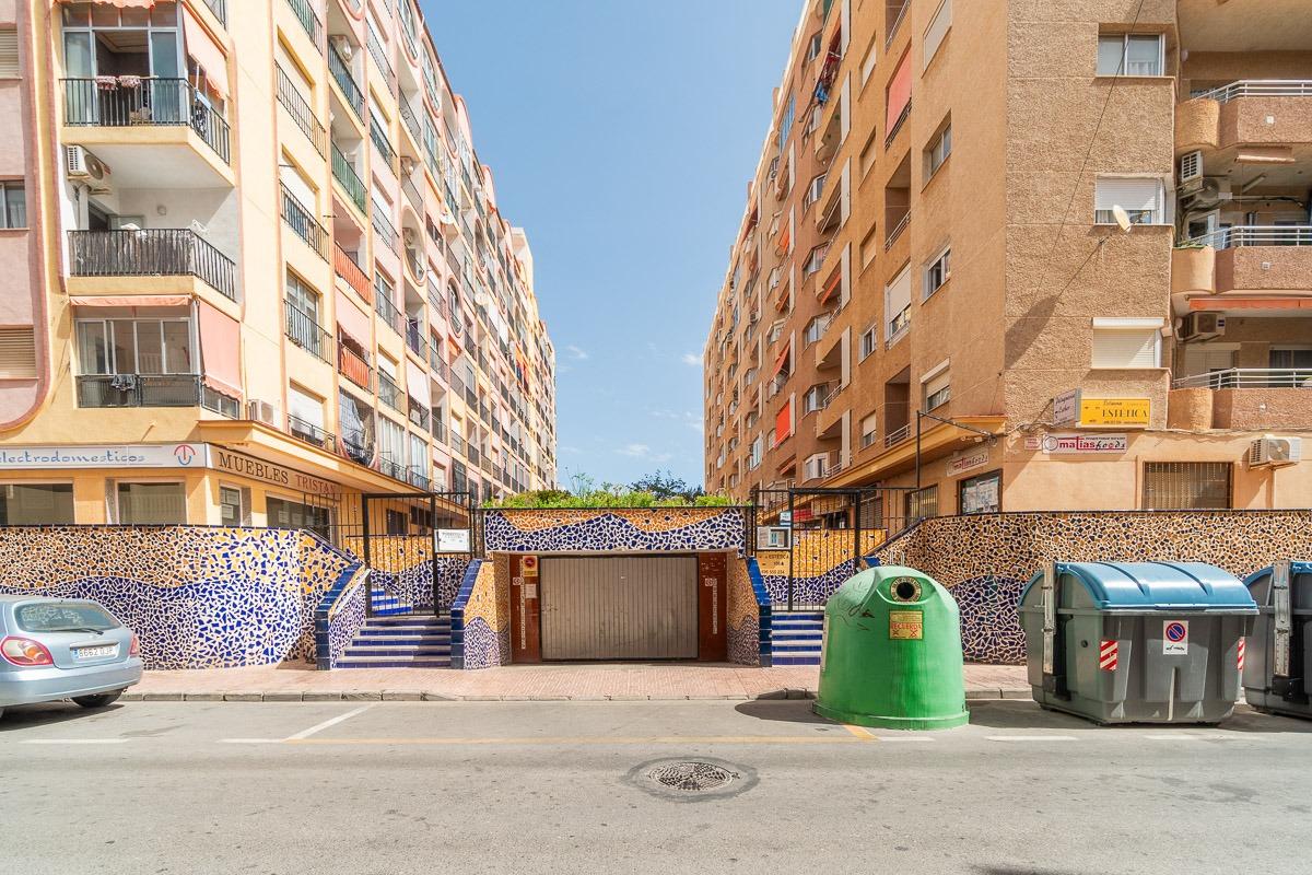 For sale - 3 Bedroom 1 Bathroom Flat in Torrevieja - Centro  - Alicante