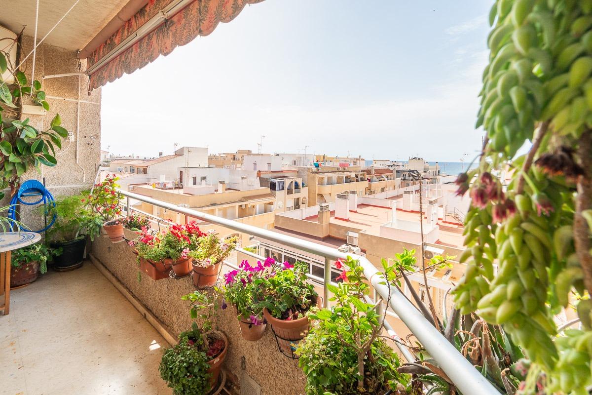 For sale - 3 Bedroom 1 Bathroom Flat in Torrevieja - Centro  - Alicante