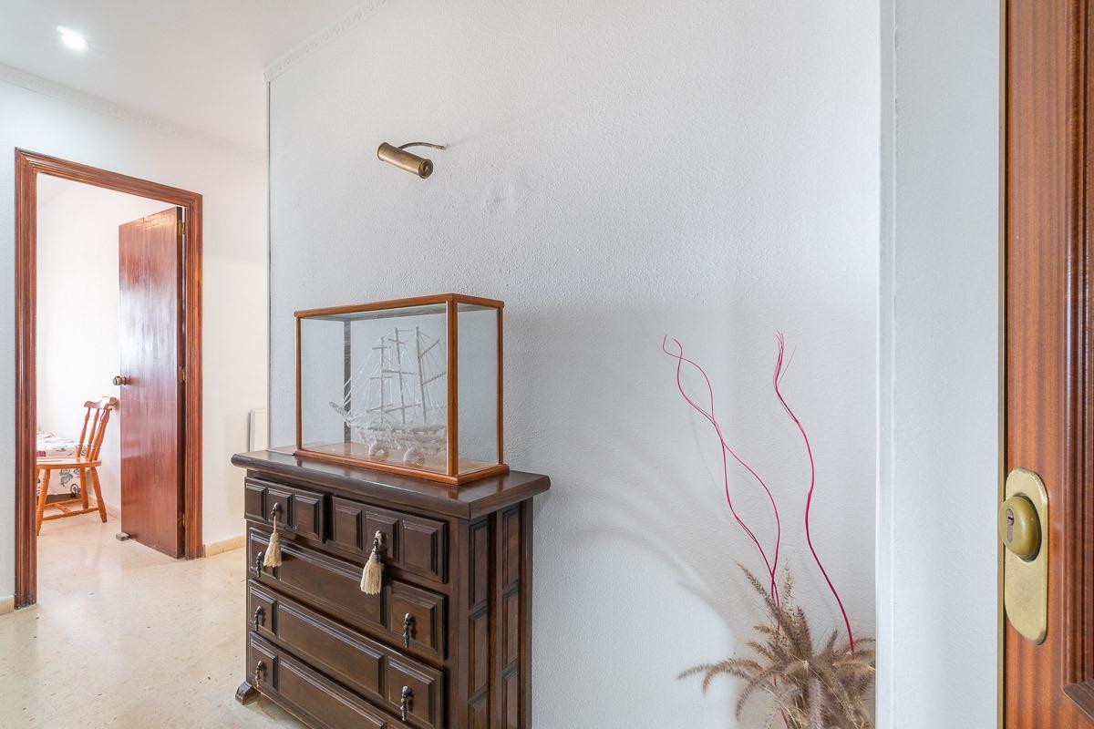 For sale - 3 Bedroom 1 Bathroom Flat in Torrevieja - Centro  - Alicante