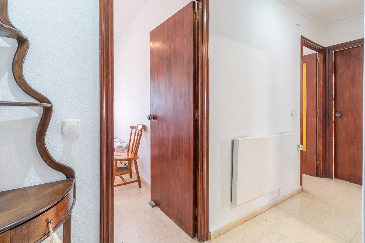 For sale - 3 Bedroom 1 Bathroom Flat in Torrevieja - Centro  - Alicante