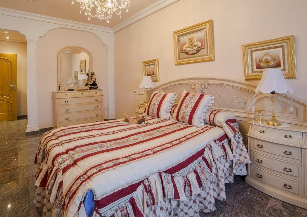 5 Bedroom 5 Bathroom Town House in Los Alcazares