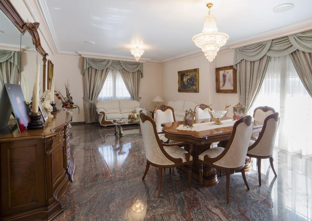 5 Bedroom 5 Bathroom Town House in Los Alcazares