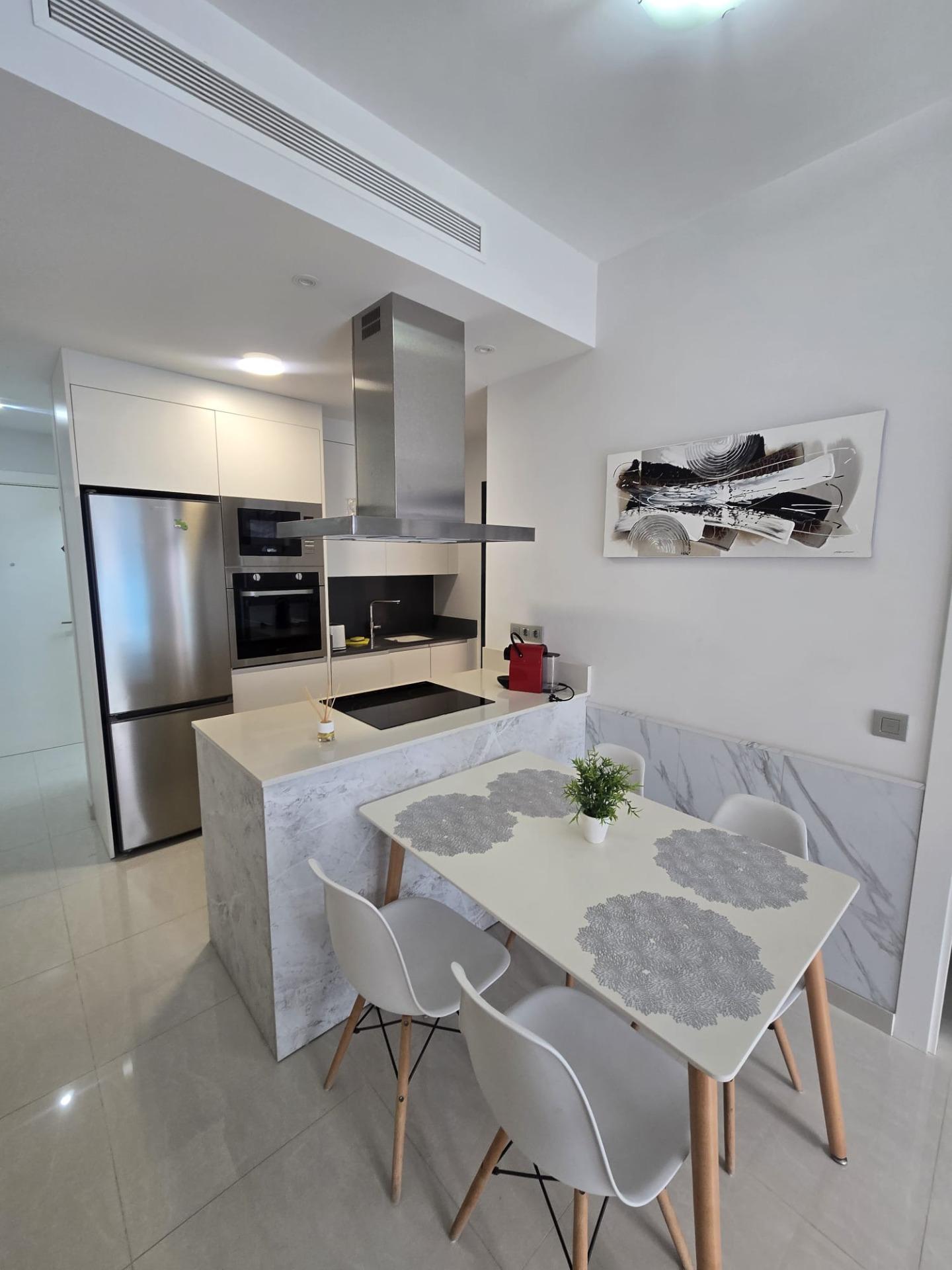 For sale - 2 Bedroom 1 Bathroom Apartment in Torrevieja - Estacion De Autobuses  - Alicante