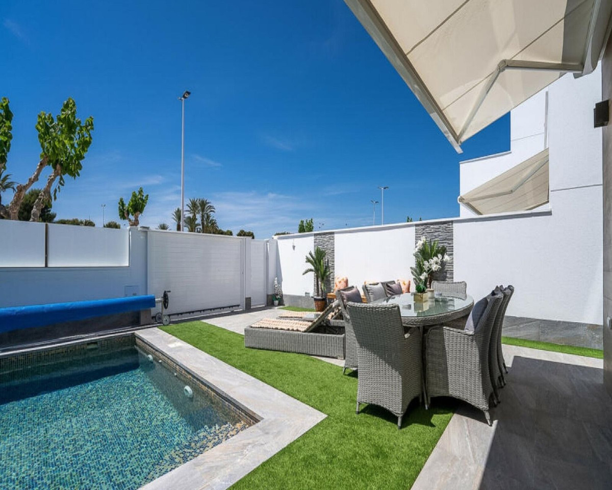 For sale - 4 Bedroom 3 Bathroom Villa in San Pedro del Pinatar - Costa Calida  - Murcia