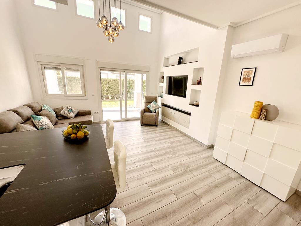 For sale - 2 Bedroom 1 Bathroom Villa in La Torre Golf Resort - Inland  - Murcia