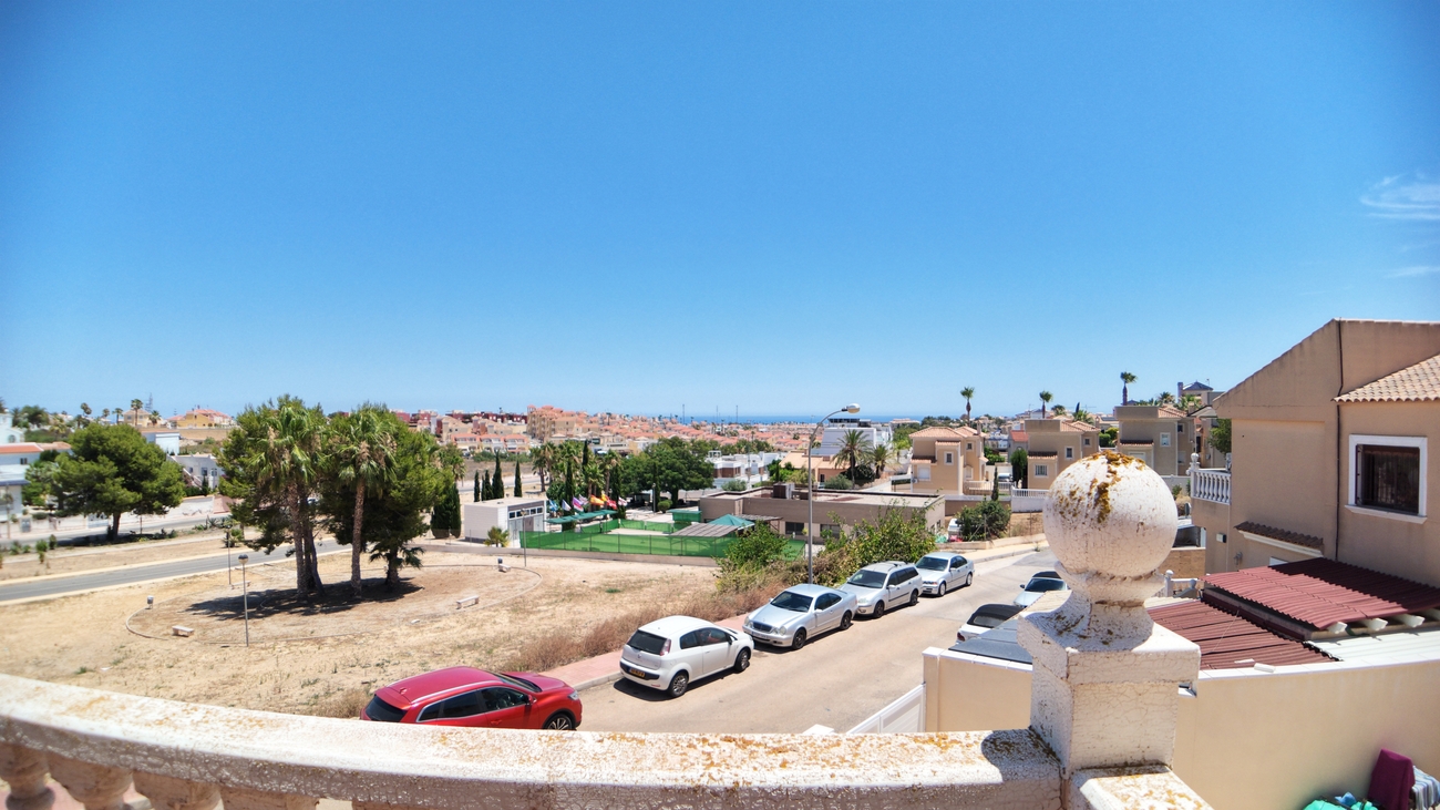 For sale - 3 Bedroom 1 Bathroom Villa in Blue Lagoon - Costa Blanca  - Alicante