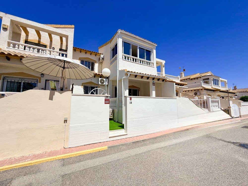 3 Bedroom 2 Bathroom Town House in Orihuela Costa