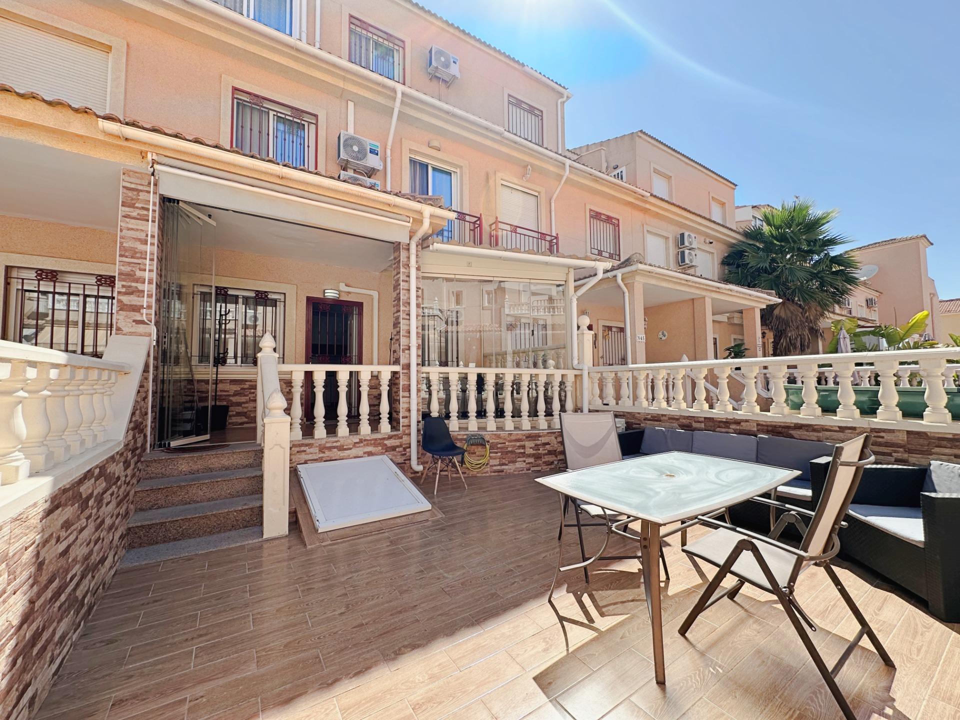 For sale - 3 Bedroom 3 Bathroom Semi Detached in Orihuela Costa - La Zenia  - Alicante