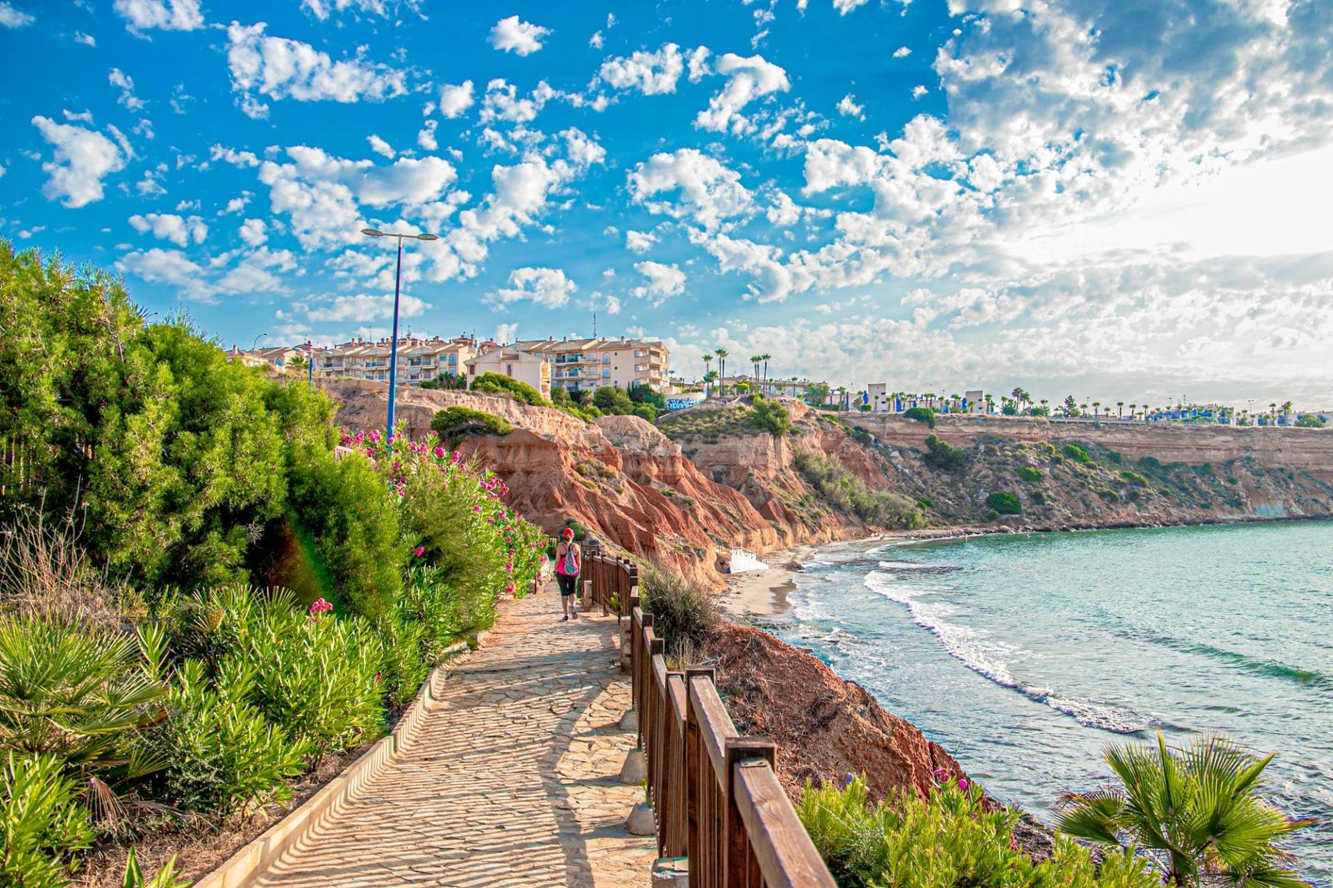 For sale - 3 Bedroom 3 Bathroom Semi Detached in Orihuela Costa - La Zenia  - Alicante