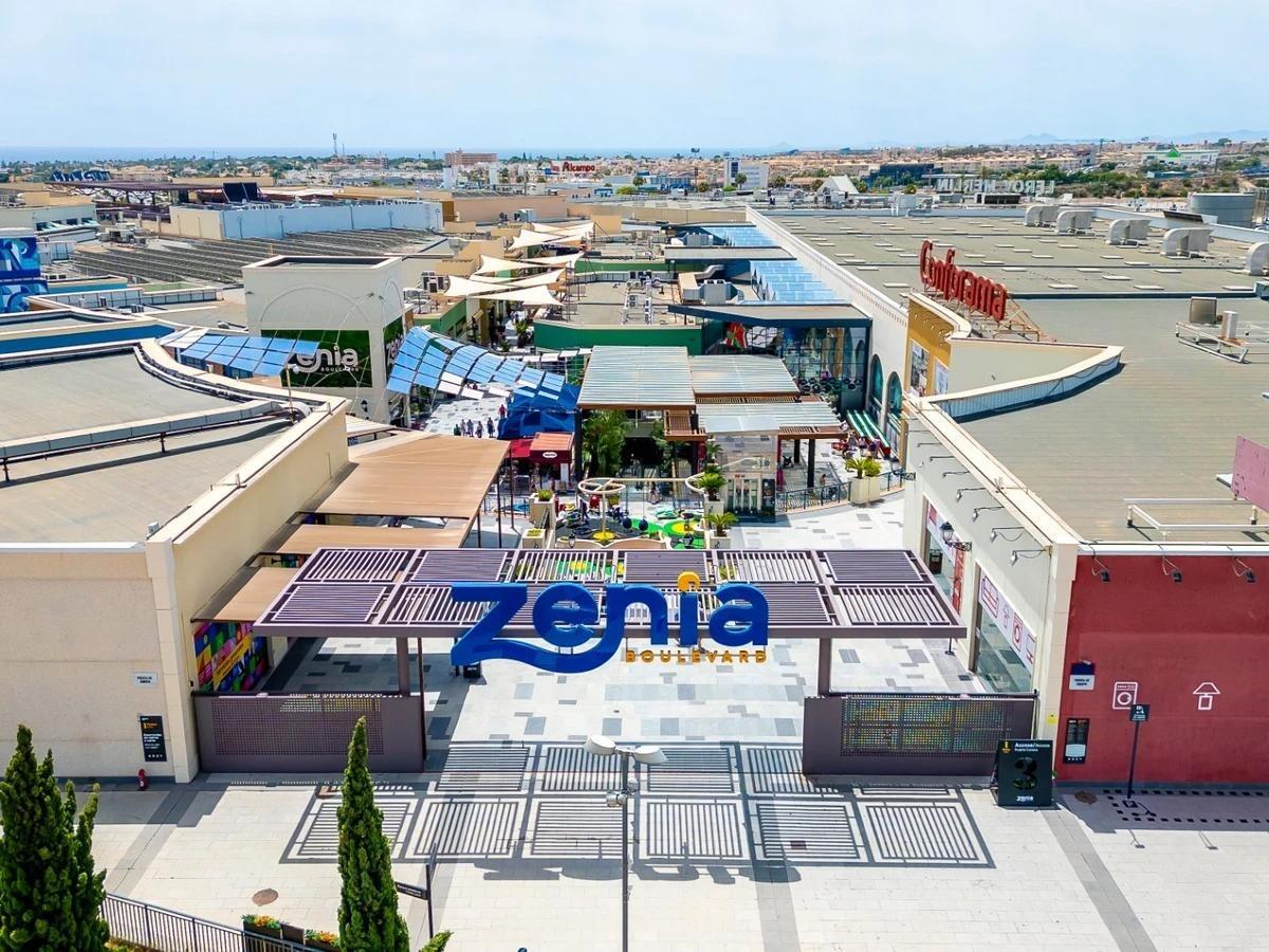 For sale - 3 Bedroom 3 Bathroom Semi Detached in Orihuela Costa - La Zenia  - Alicante