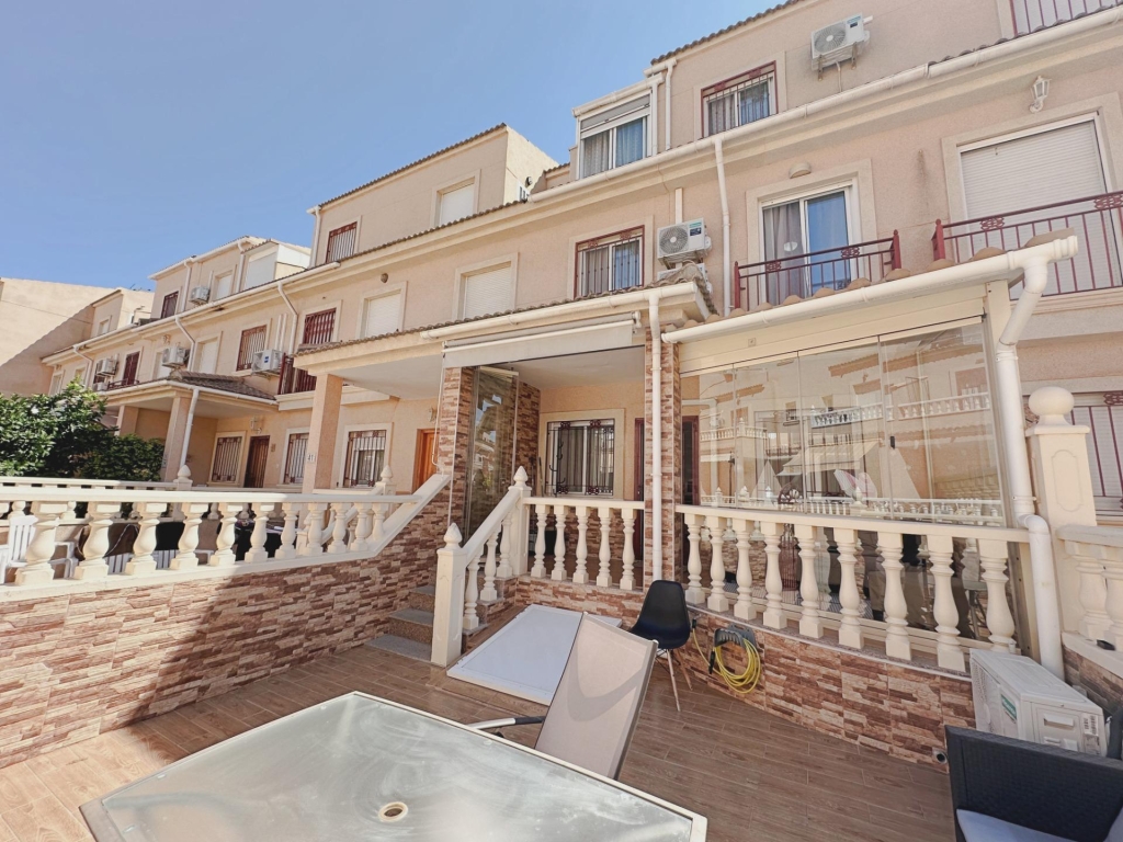 3 Bedroom 3 Bathroom Semi Detached in Orihuela Costa