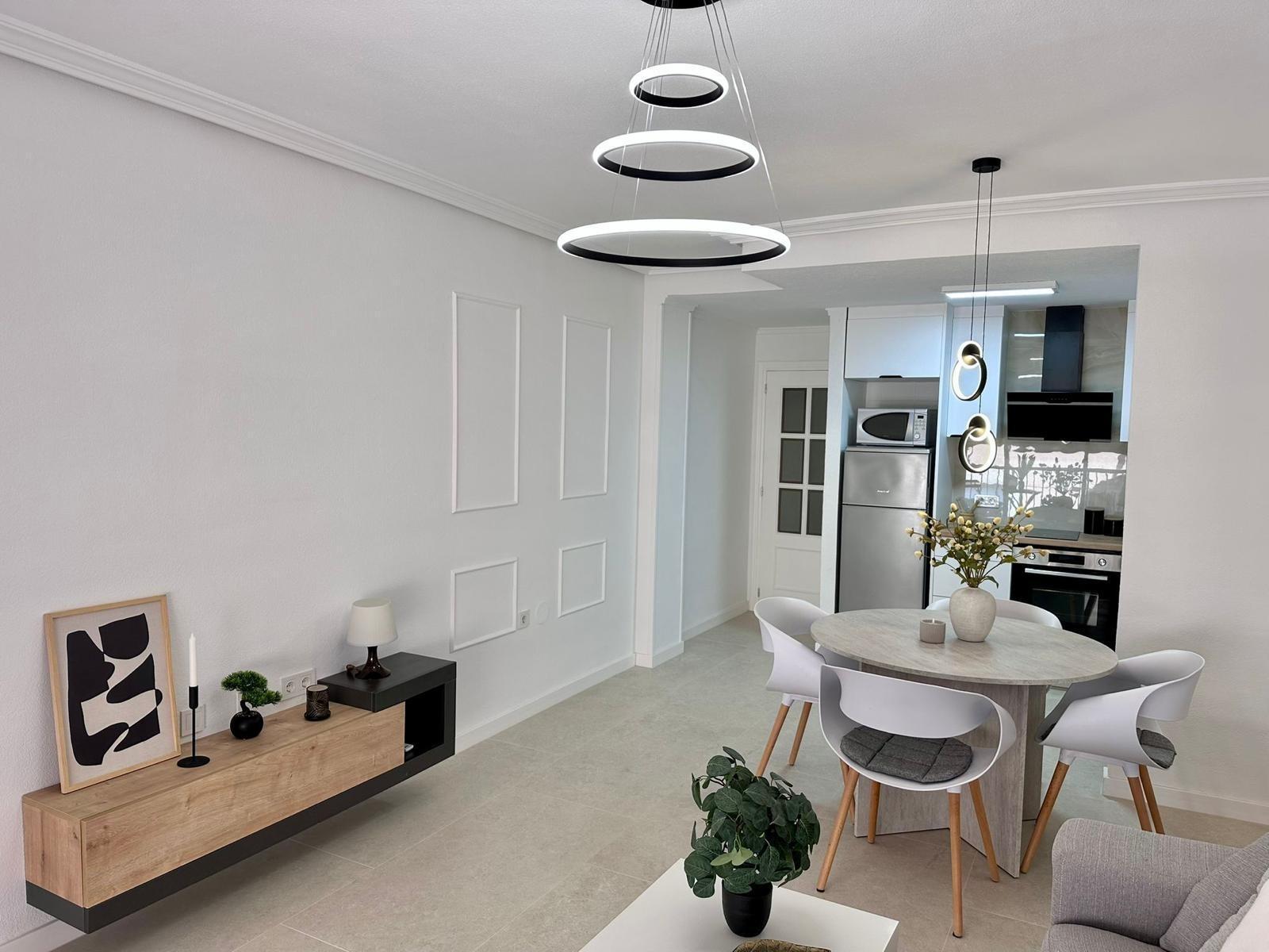 For sale - 2 Bedroom 1 Bathroom Apartment in Torrevieja - Habaneras  - Alicante