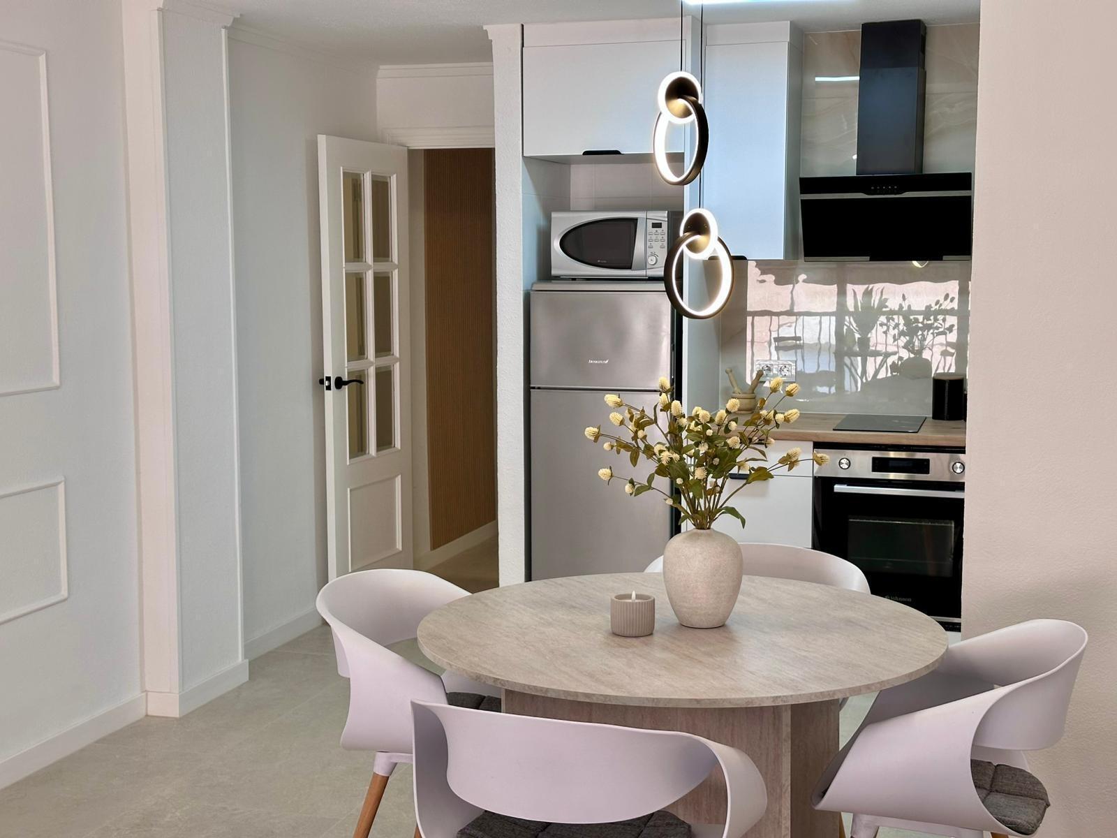 For sale - 2 Bedroom 1 Bathroom Apartment in Torrevieja - Habaneras  - Alicante