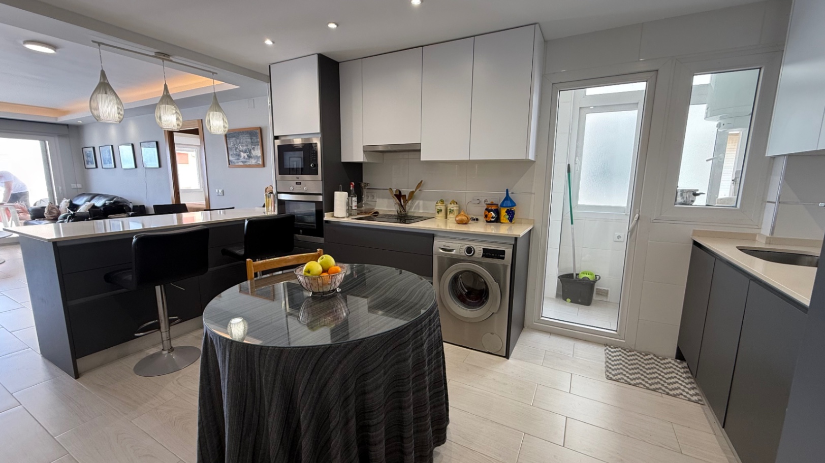 For sale - 3 Bedroom 1 Bathroom Apartment in Torrevieja - Costa Blanca  - Alicante