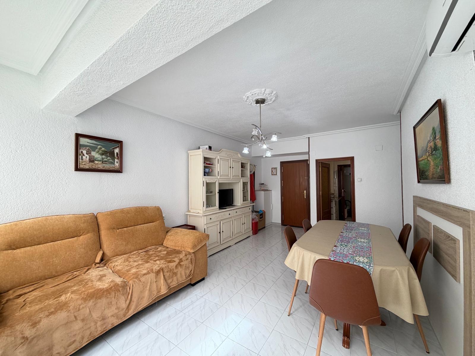 For sale - 3 Bedroom 1 Bathroom Apartment in Torrevieja - Estacion De Autobuses  - Alicante