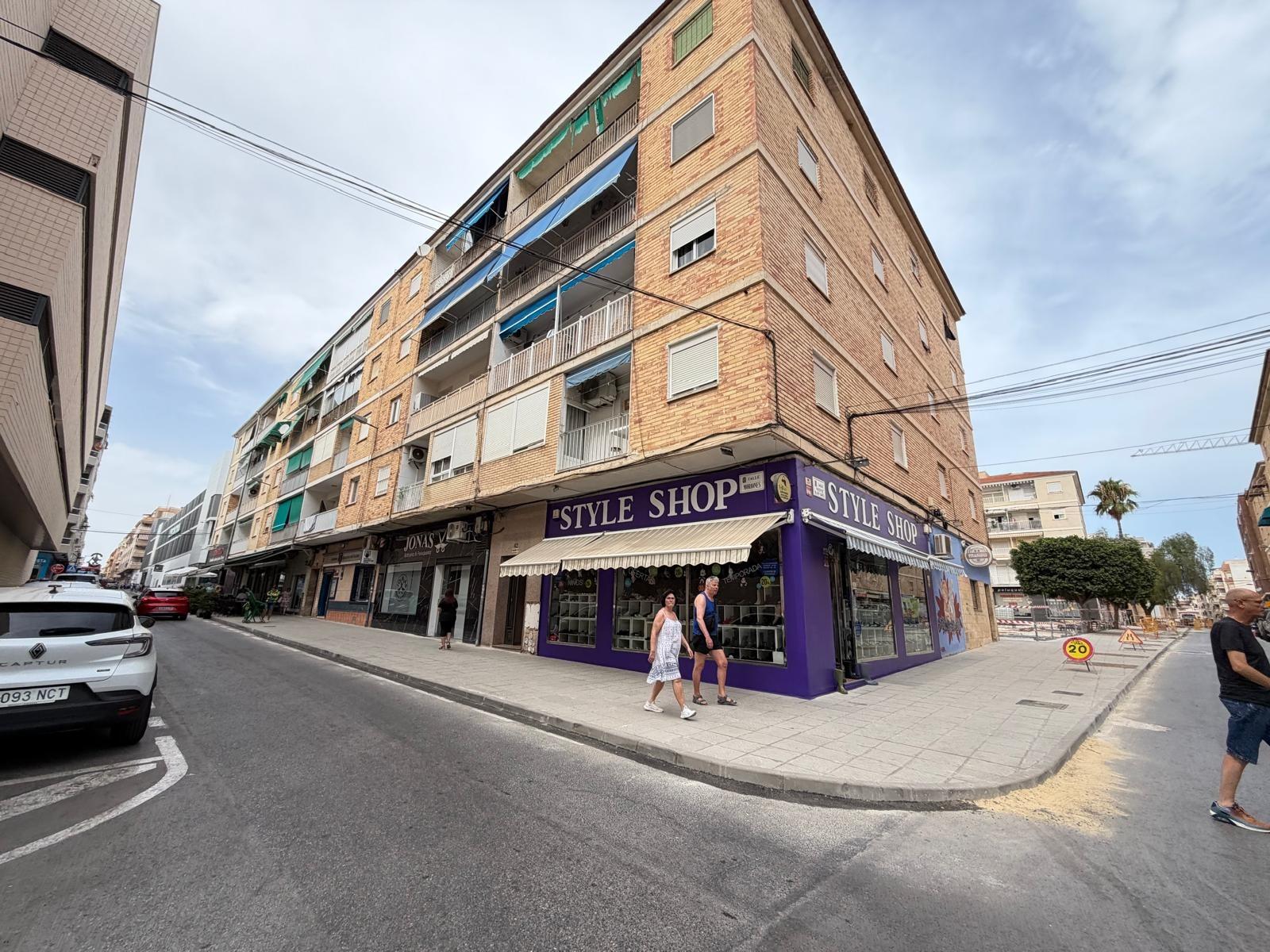 For sale - 3 Bedroom 1 Bathroom Apartment in Torrevieja - Estacion De Autobuses  - Alicante