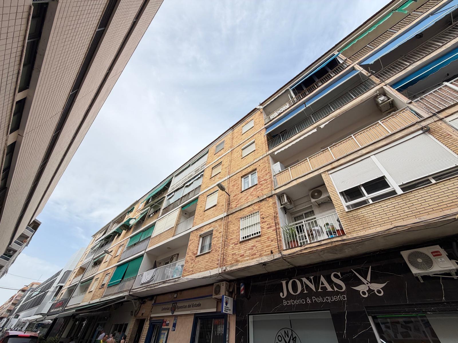 For sale - 3 Bedroom 1 Bathroom Apartment in Torrevieja - Estacion De Autobuses  - Alicante