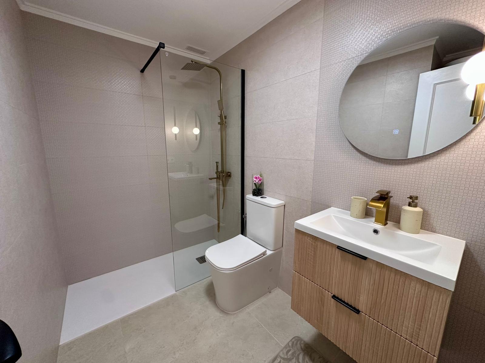 For sale - 2 Bedroom 1 Bathroom Apartment in Torrevieja - Estacion De Autobuses  - Alicante