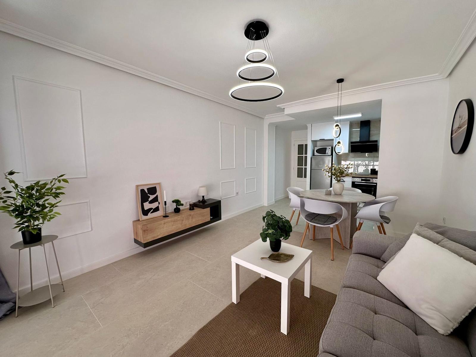 For sale - 2 Bedroom 1 Bathroom Apartment in Torrevieja - Estacion De Autobuses  - Alicante