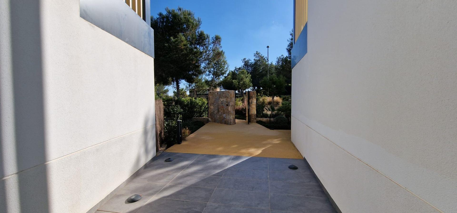 For sale - 3 Bedroom 2 Bathroom Apartment in Orihuela - Las Colinas Golf  - Alicante