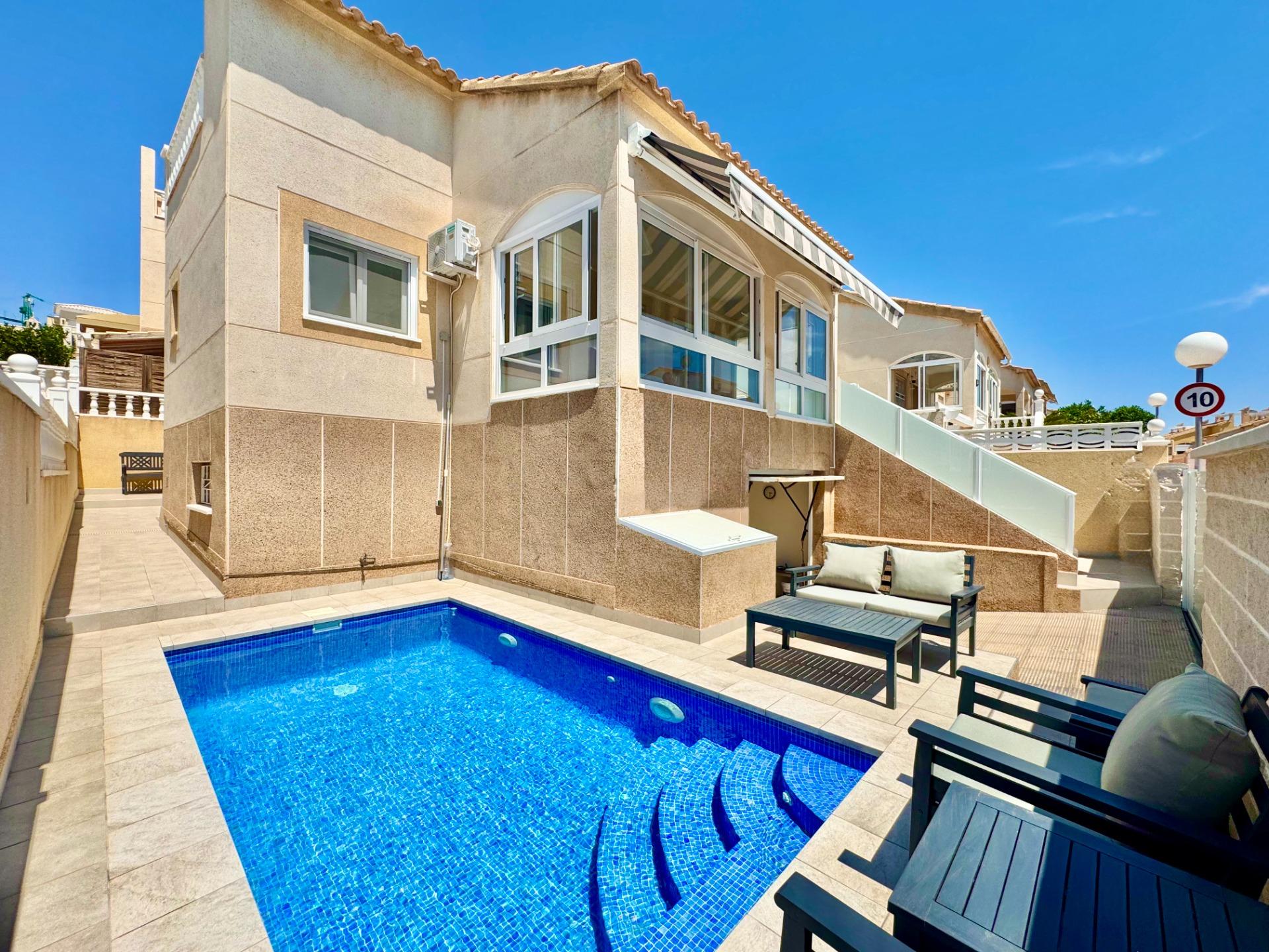 For sale - 2 Bedroom 1 Bathroom Town House in Playa Flamenca - La Florida  - Alicante