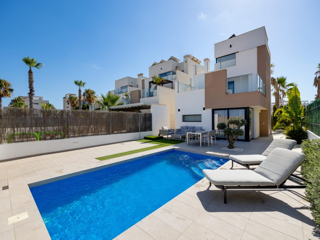 3 Bedroom 3 Bathroom Villa in Guardamar del Segura