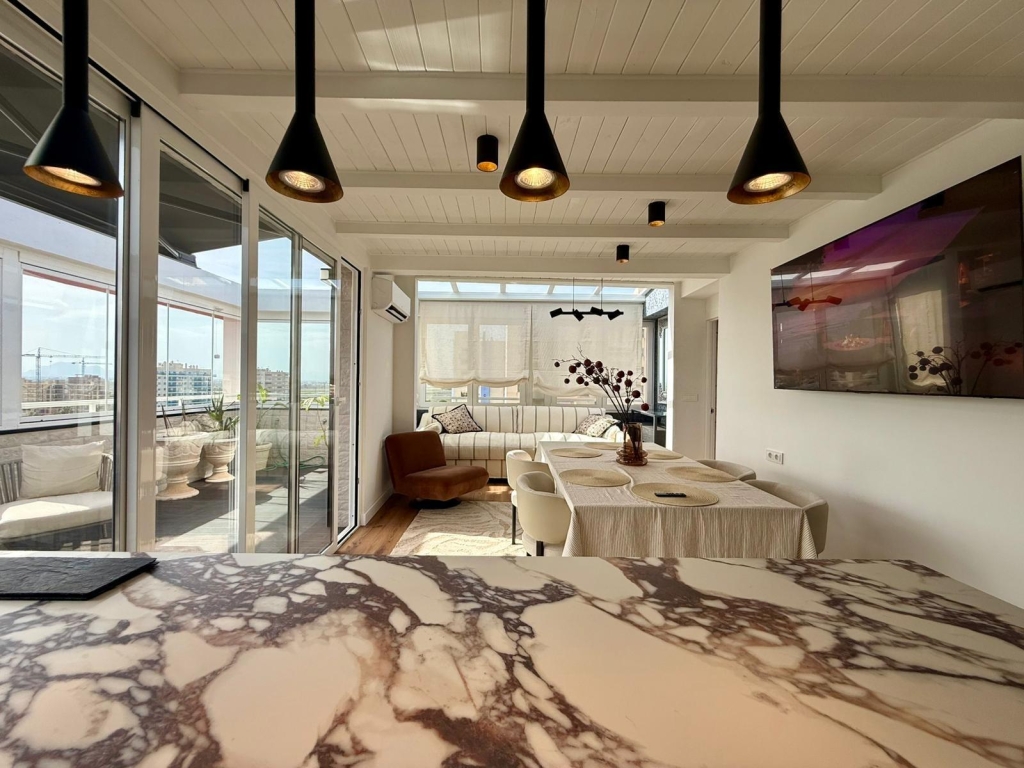 4 Bedroom 3 Bathroom Apartment in Guardamar del Segura