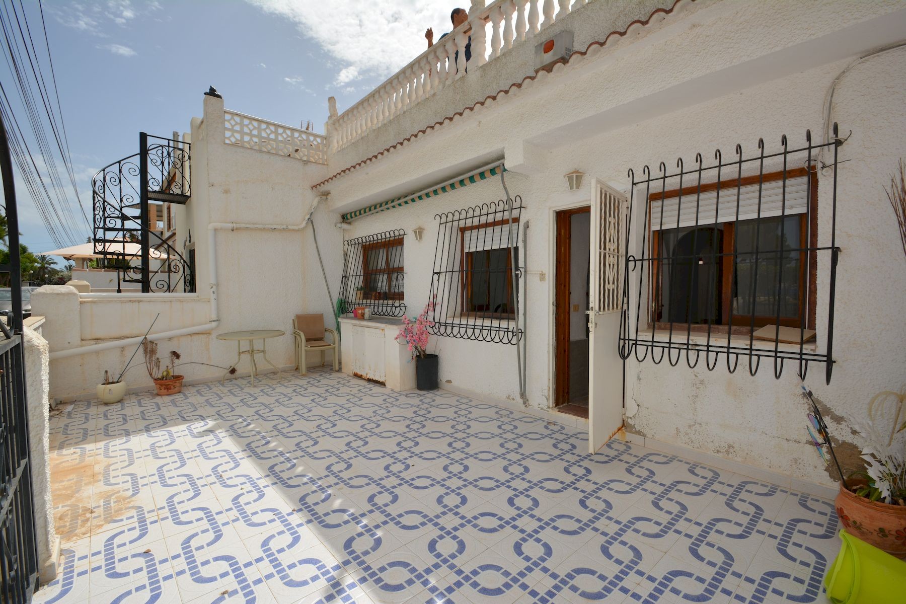 For sale - 4 Bedroom 2 Bathroom Town House in Torrevieja - Costa Blanca  - Alicante