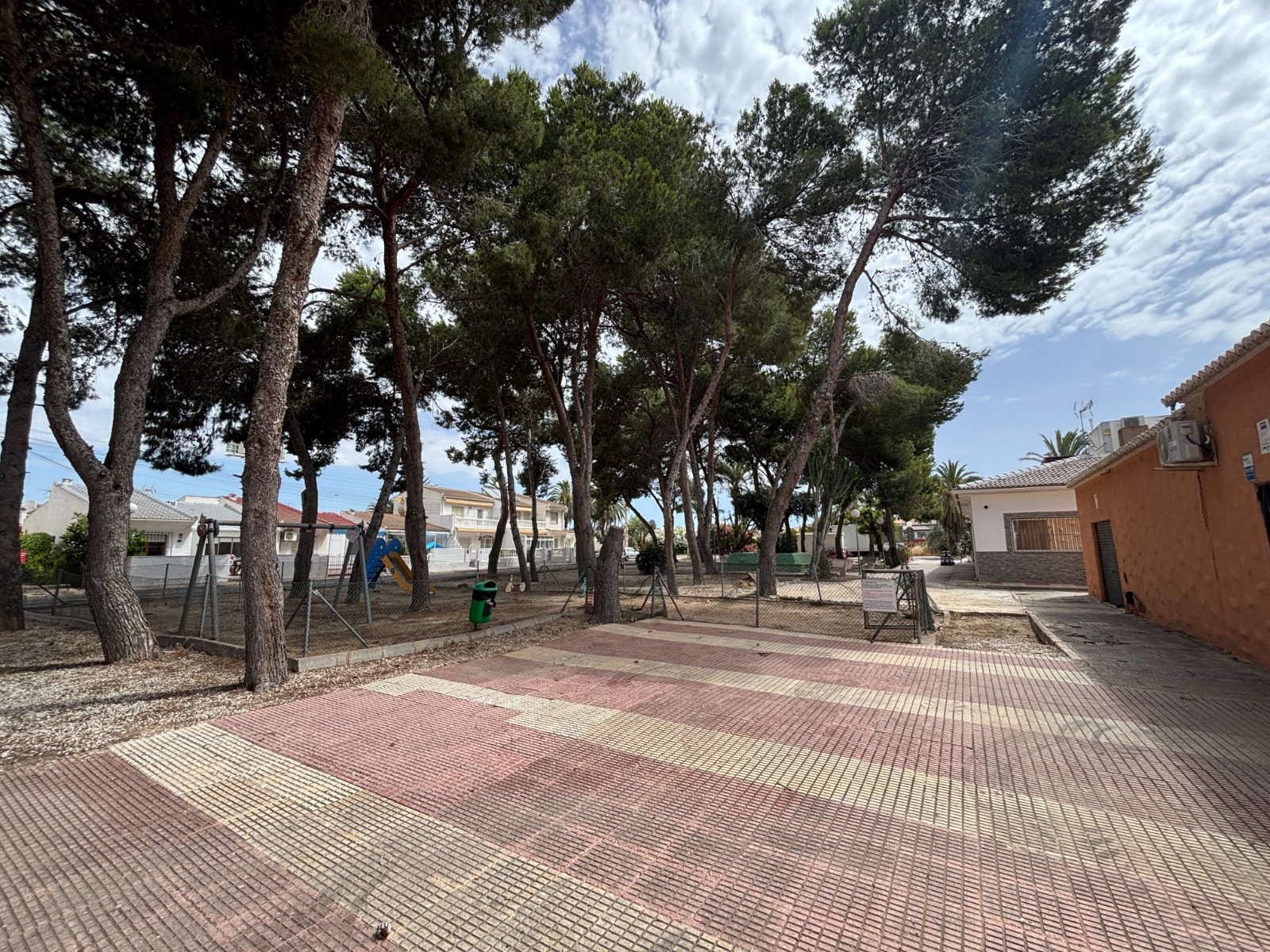 For sale - 4 Bedroom 2 Bathroom Town House in Torrevieja - Costa Blanca  - Alicante