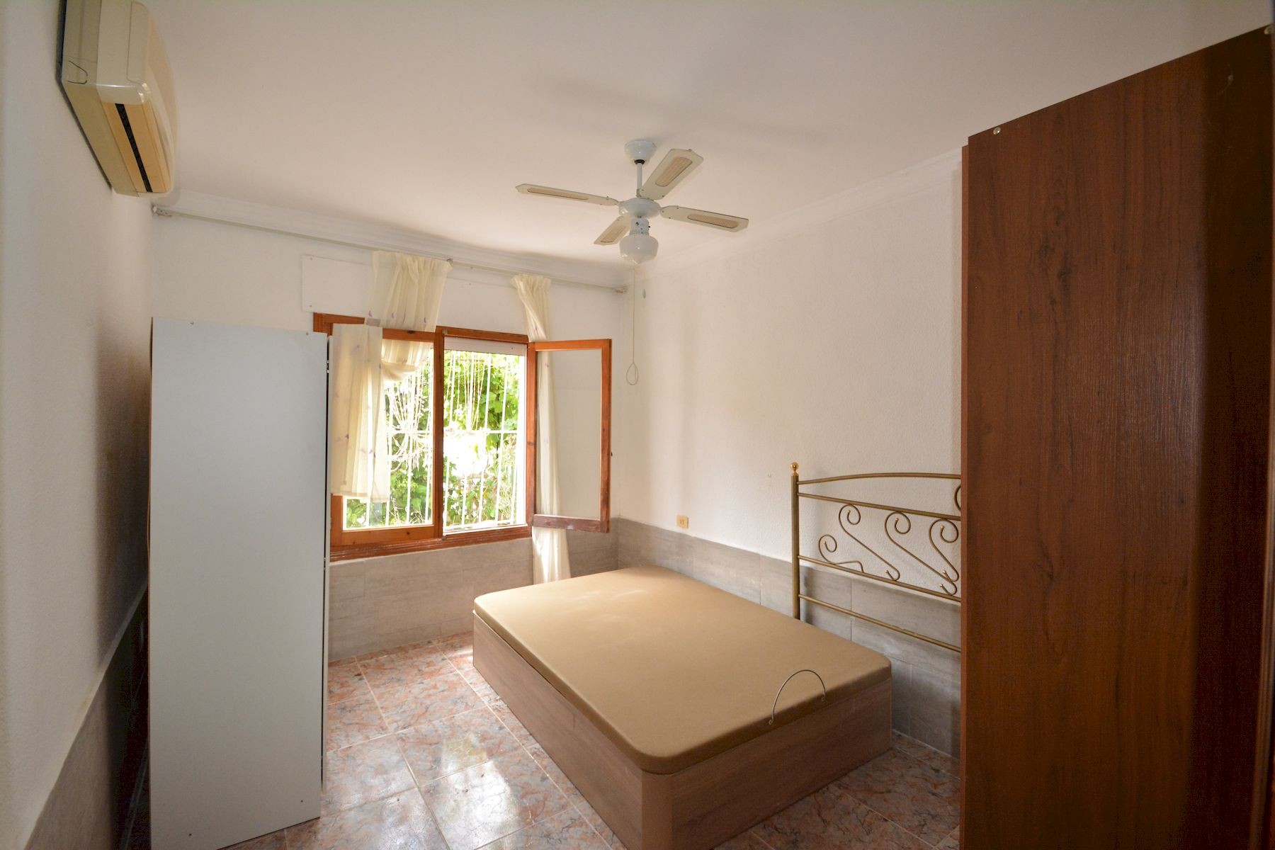 For sale - 4 Bedroom 2 Bathroom Town House in Torrevieja - Costa Blanca  - Alicante
