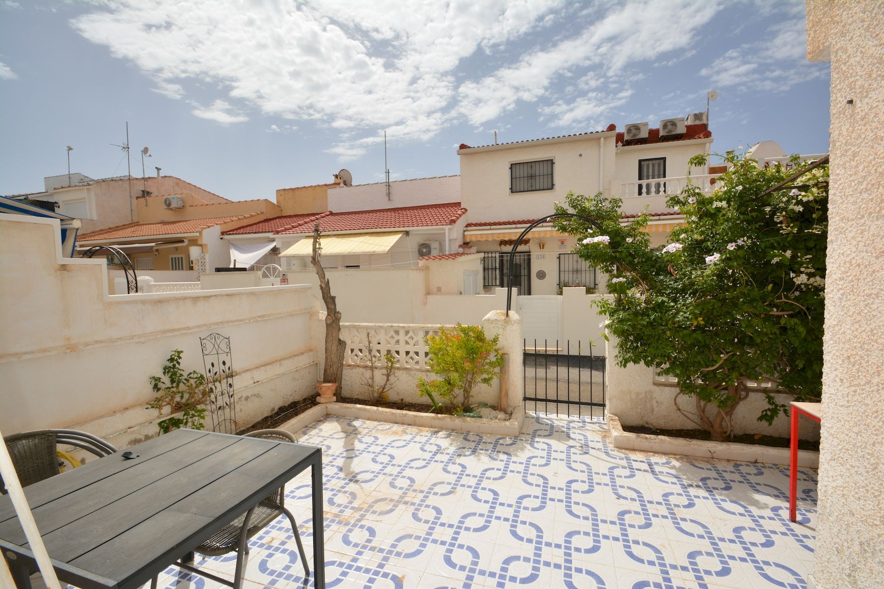 For sale - 4 Bedroom 2 Bathroom Town House in Torrevieja - Costa Blanca  - Alicante