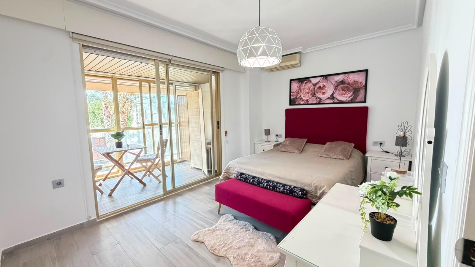 For sale - 3 Bedroom 2 Bathroom Apartment in Torrevieja - Centro - Muelle Pesquero  - Alicante