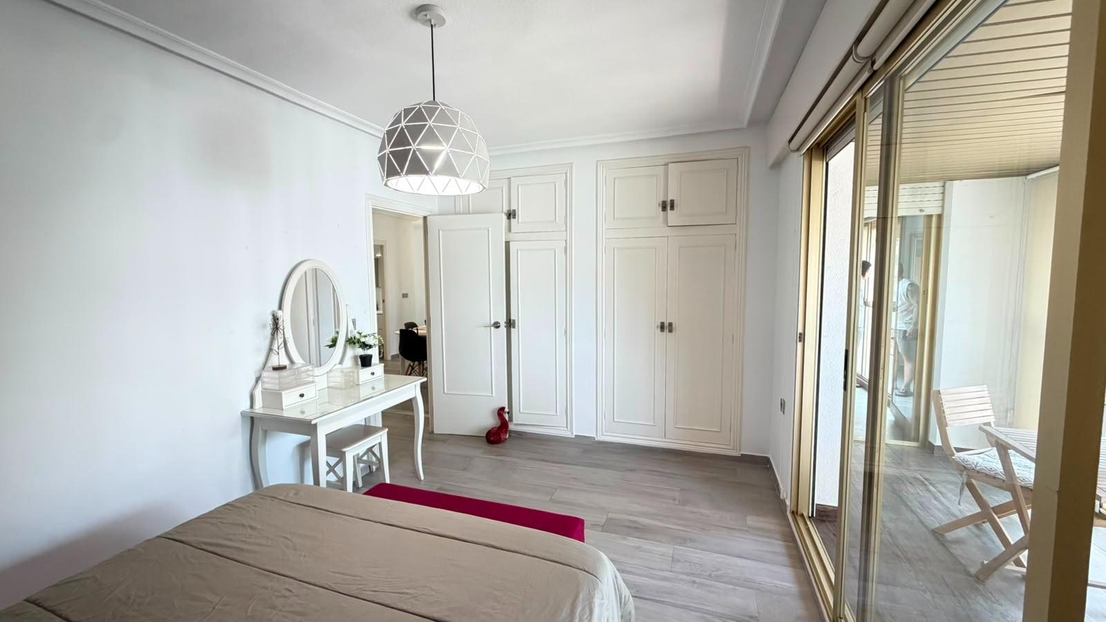 For sale - 3 Bedroom 2 Bathroom Apartment in Torrevieja - Centro - Muelle Pesquero  - Alicante