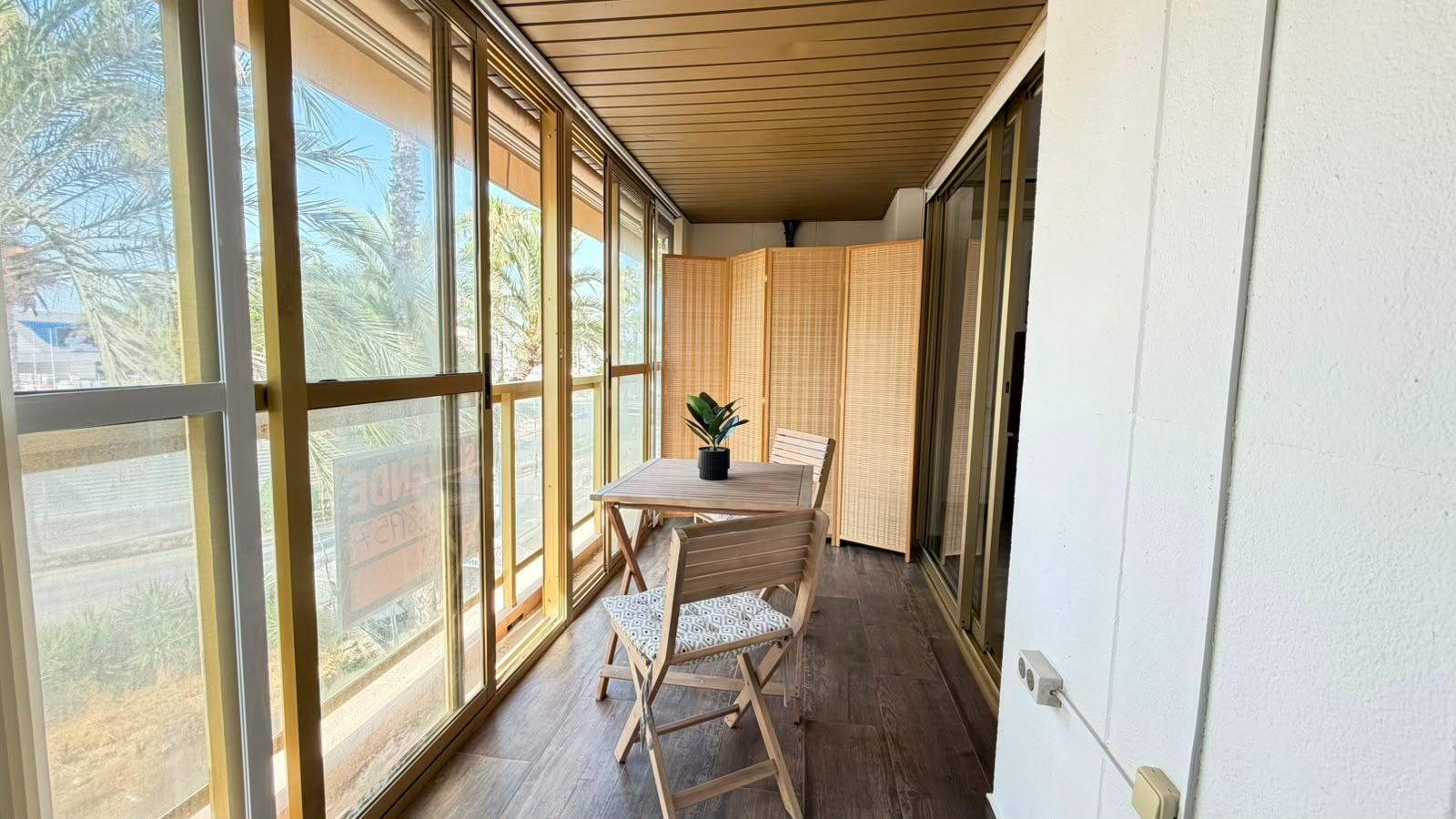 For sale - 3 Bedroom 2 Bathroom Apartment in Torrevieja - Centro - Muelle Pesquero  - Alicante
