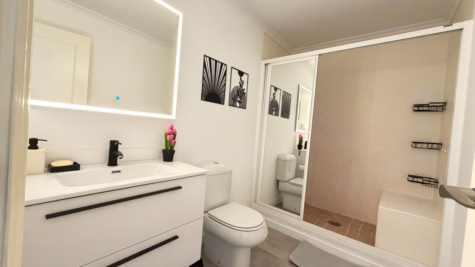 For sale - 3 Bedroom 2 Bathroom Apartment in Torrevieja - Centro - Muelle Pesquero  - Alicante