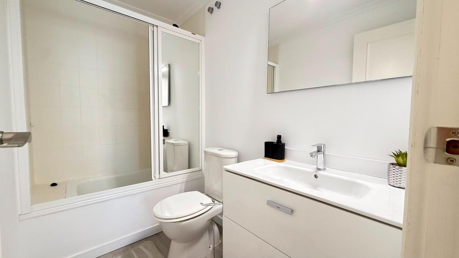 For sale - 3 Bedroom 2 Bathroom Apartment in Torrevieja - Centro - Muelle Pesquero  - Alicante