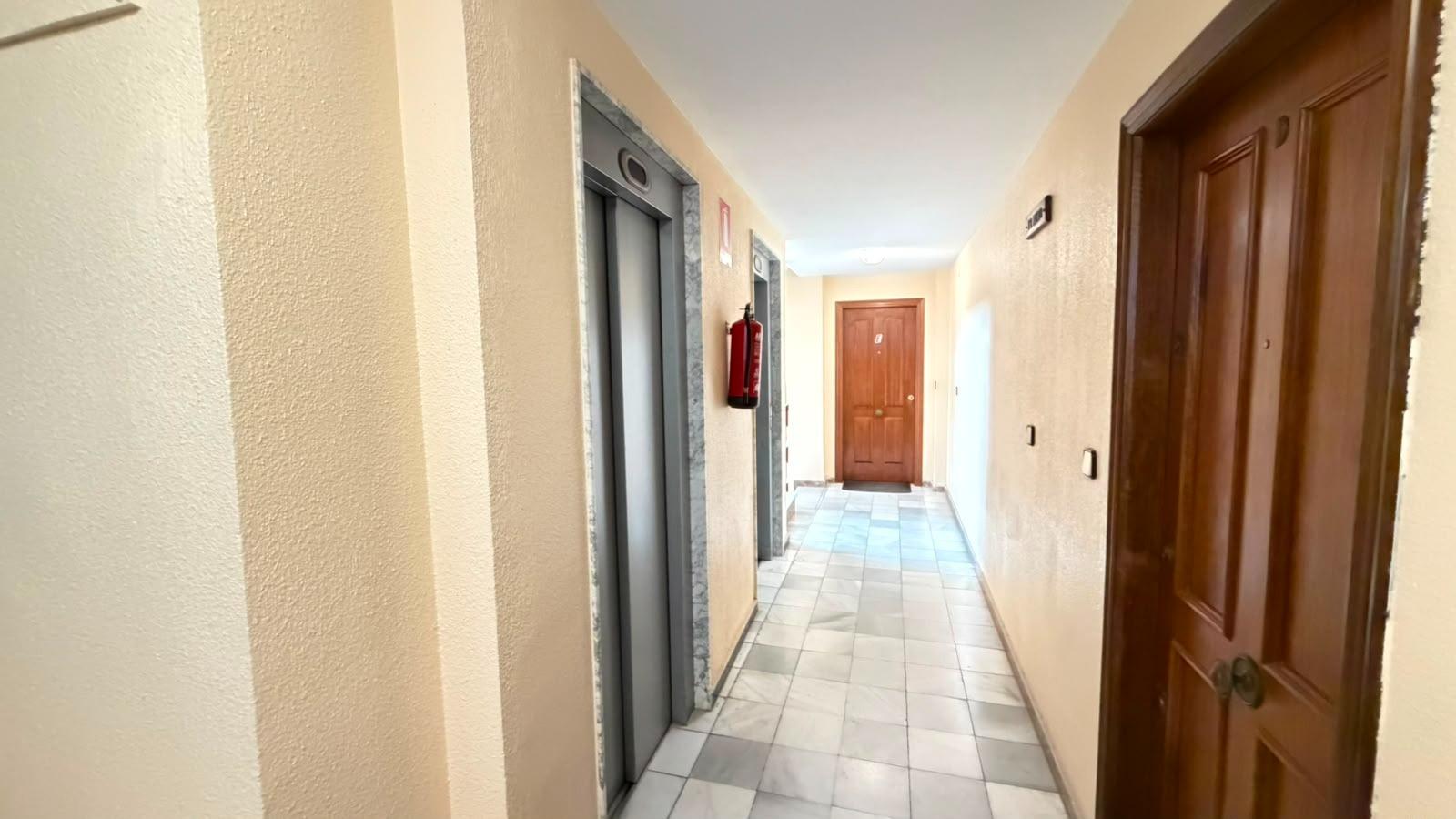 For sale - 3 Bedroom 2 Bathroom Apartment in Torrevieja - Centro - Muelle Pesquero  - Alicante