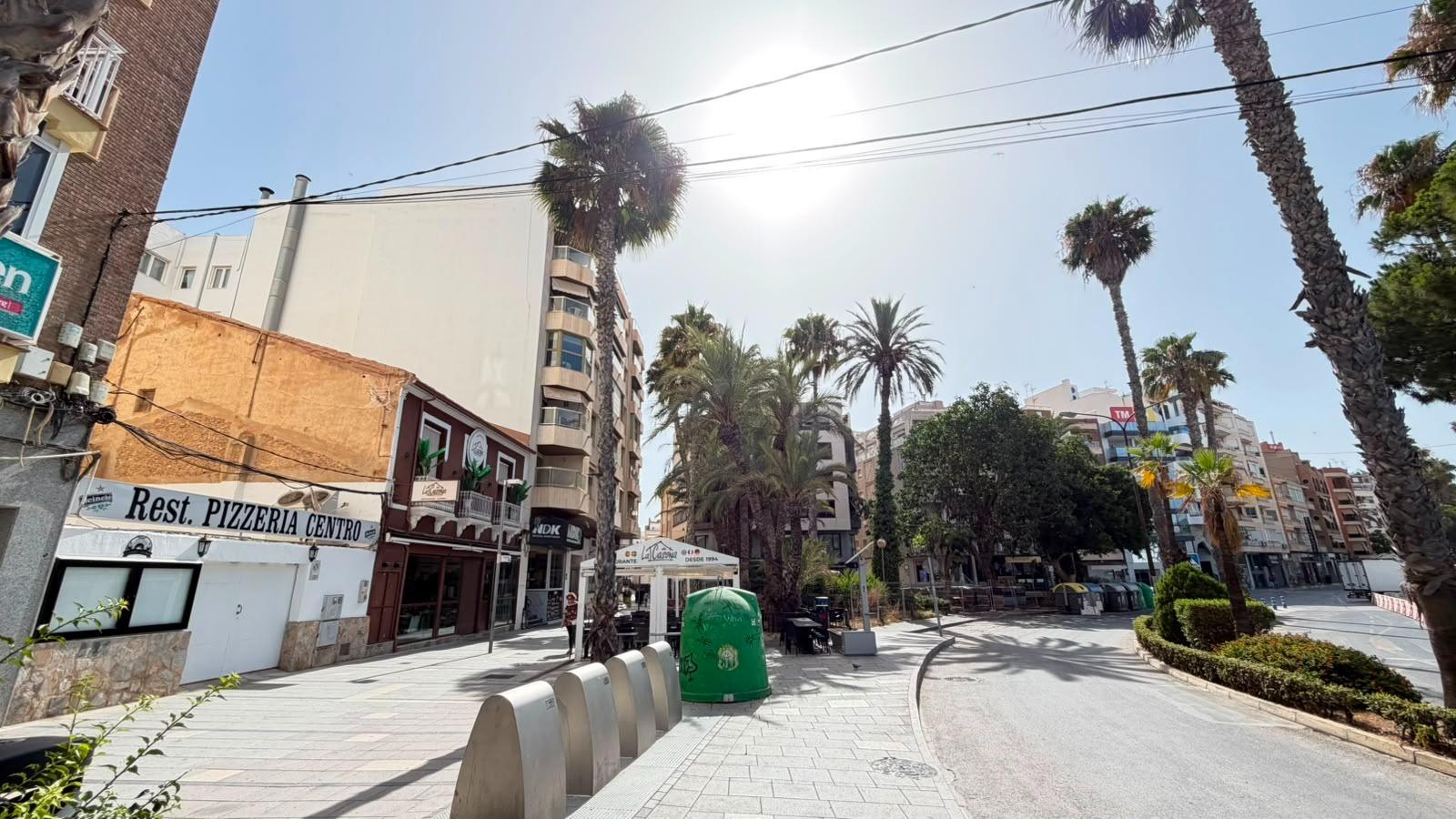 For sale - 3 Bedroom 2 Bathroom Apartment in Torrevieja - Centro - Muelle Pesquero  - Alicante