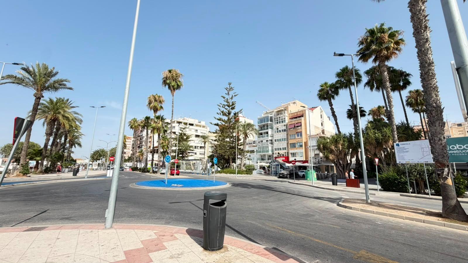 For sale - 3 Bedroom 2 Bathroom Apartment in Torrevieja - Centro - Muelle Pesquero  - Alicante