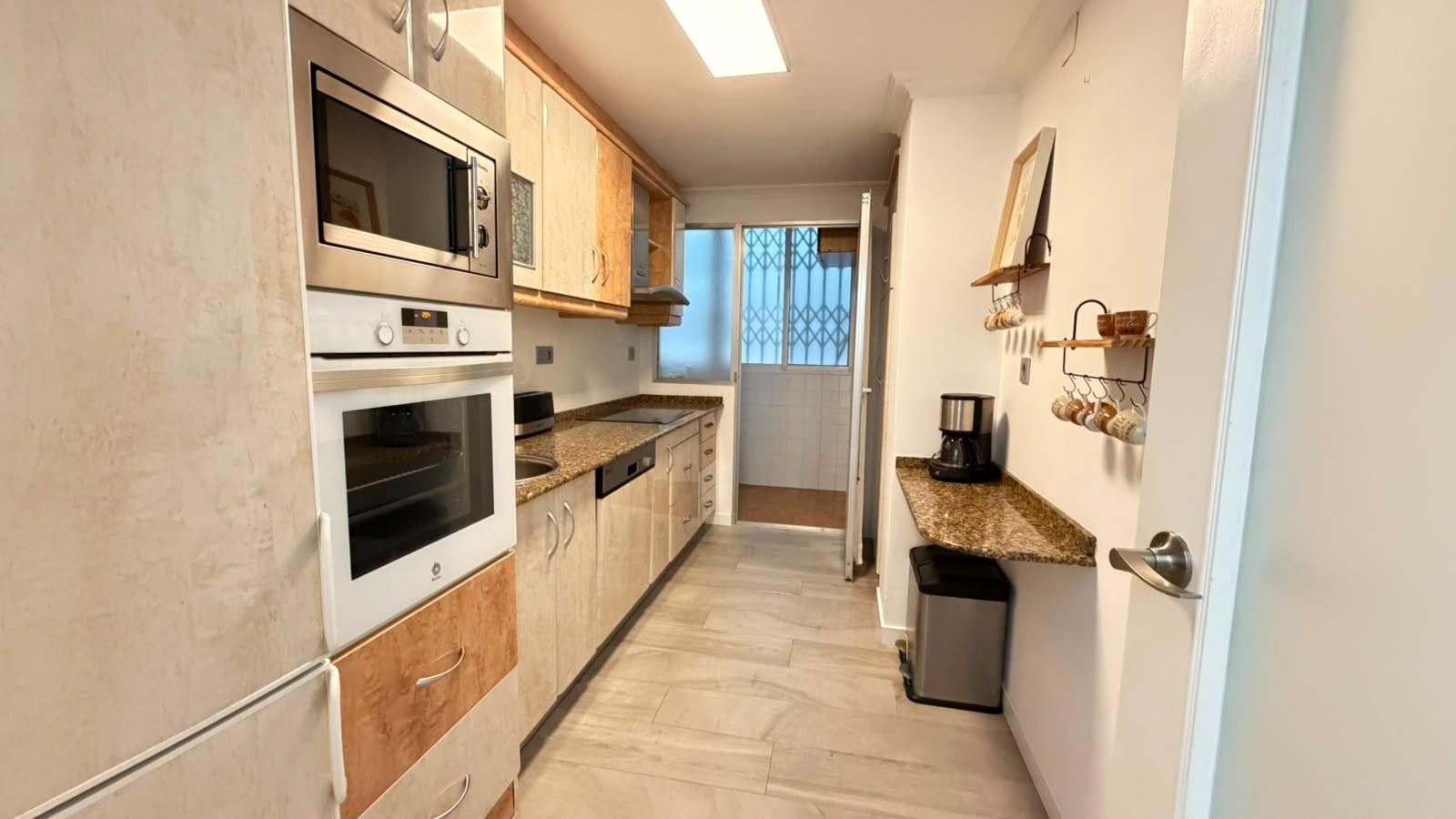 For sale - 3 Bedroom 2 Bathroom Apartment in Torrevieja - Centro - Muelle Pesquero  - Alicante