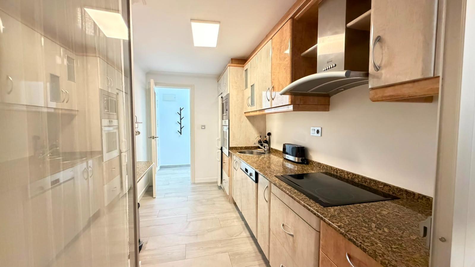For sale - 3 Bedroom 2 Bathroom Apartment in Torrevieja - Centro - Muelle Pesquero  - Alicante