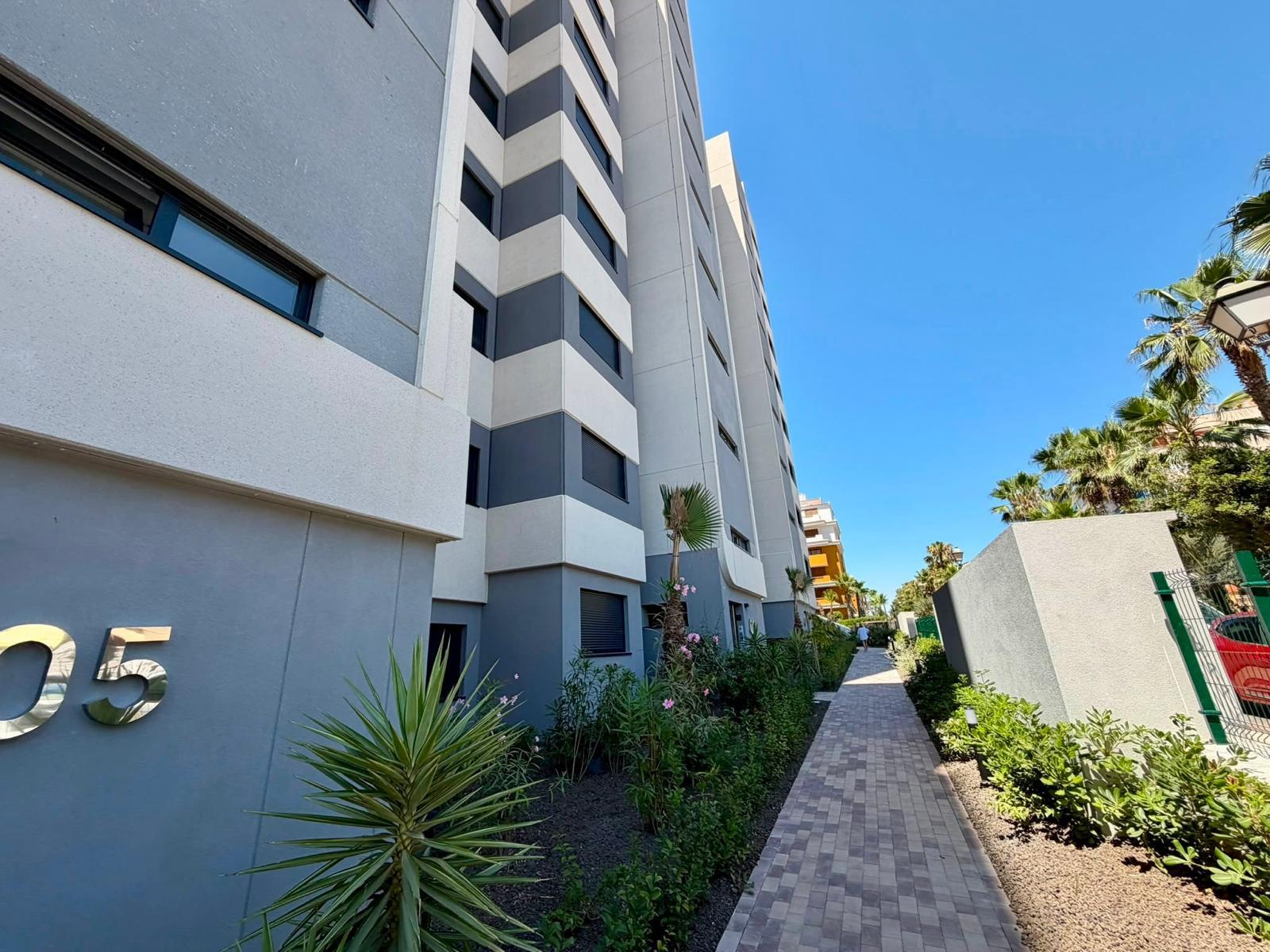 For sale - 2 Bedroom 2 Bathroom Apartment in Torrevieja - Punta Prima  - Alicante