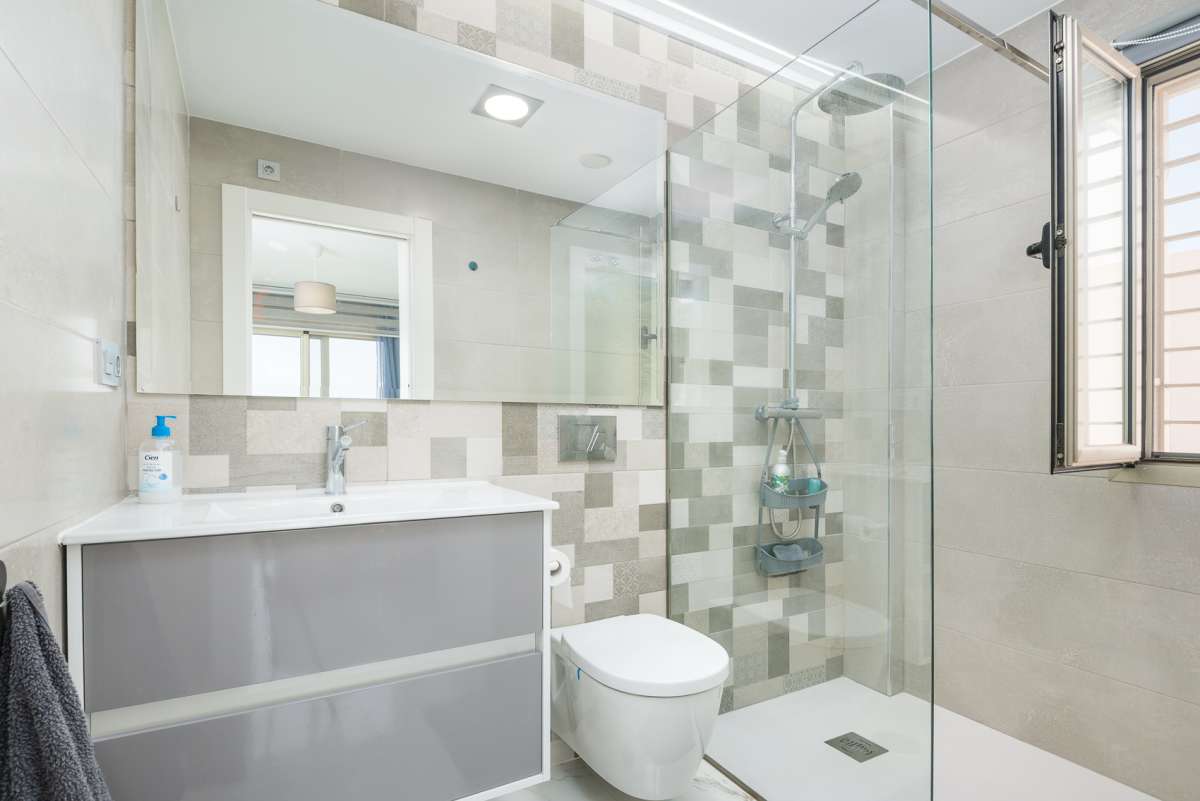 For sale - 3 Bedroom 3 Bathroom Villa in Villamartin - Costa Blanca  - Alicante