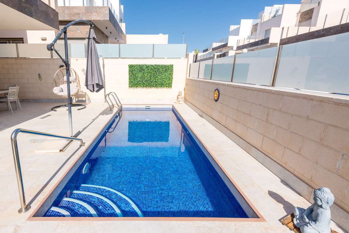 For sale - 3 Bedroom 3 Bathroom Villa in Villamartin - Costa Blanca  - Alicante