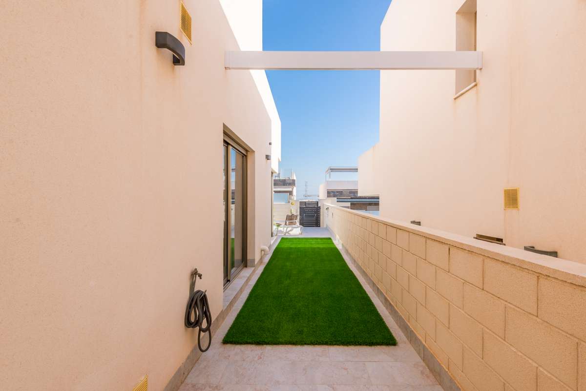 For sale - 3 Bedroom 3 Bathroom Villa in Villamartin - Costa Blanca  - Alicante