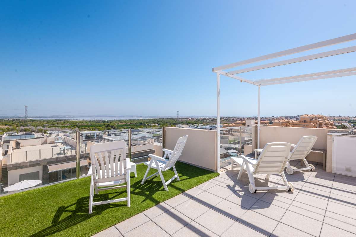 For sale - 3 Bedroom 3 Bathroom Villa in Villamartin - Costa Blanca  - Alicante