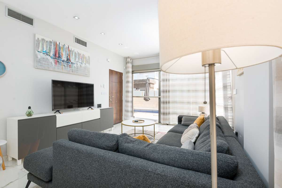 For sale - 3 Bedroom 3 Bathroom Villa in Villamartin - Costa Blanca  - Alicante
