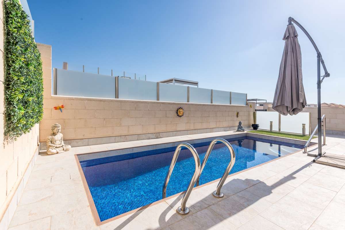 For sale - 3 Bedroom 3 Bathroom Villa in Villamartin - Costa Blanca  - Alicante
