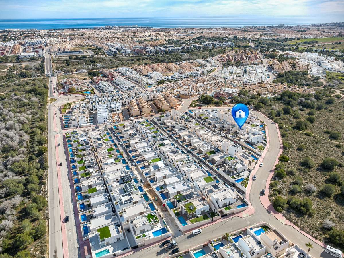 For sale - 3 Bedroom 3 Bathroom Villa in Villamartin - Costa Blanca  - Alicante